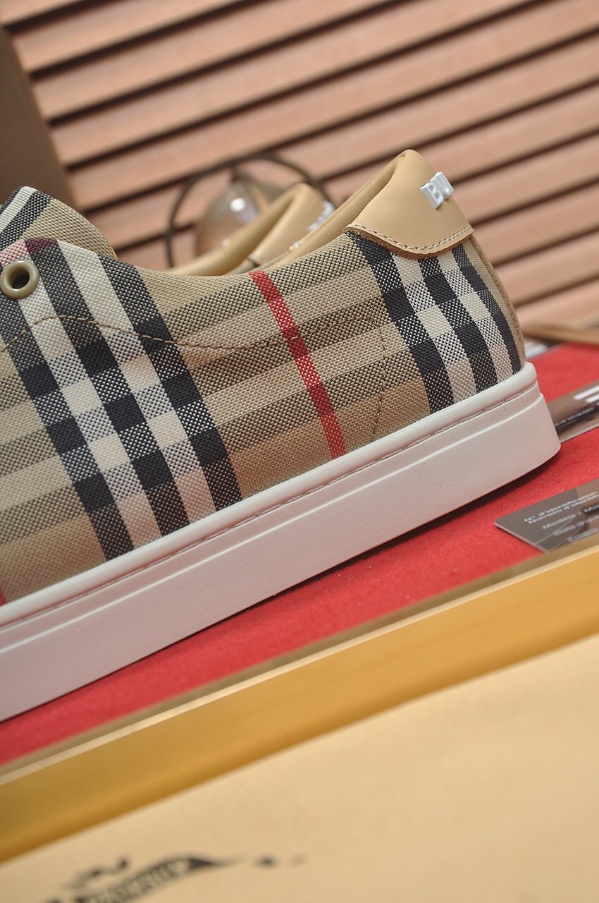 Burberry Beige Check Low-Top Sneakers — detail