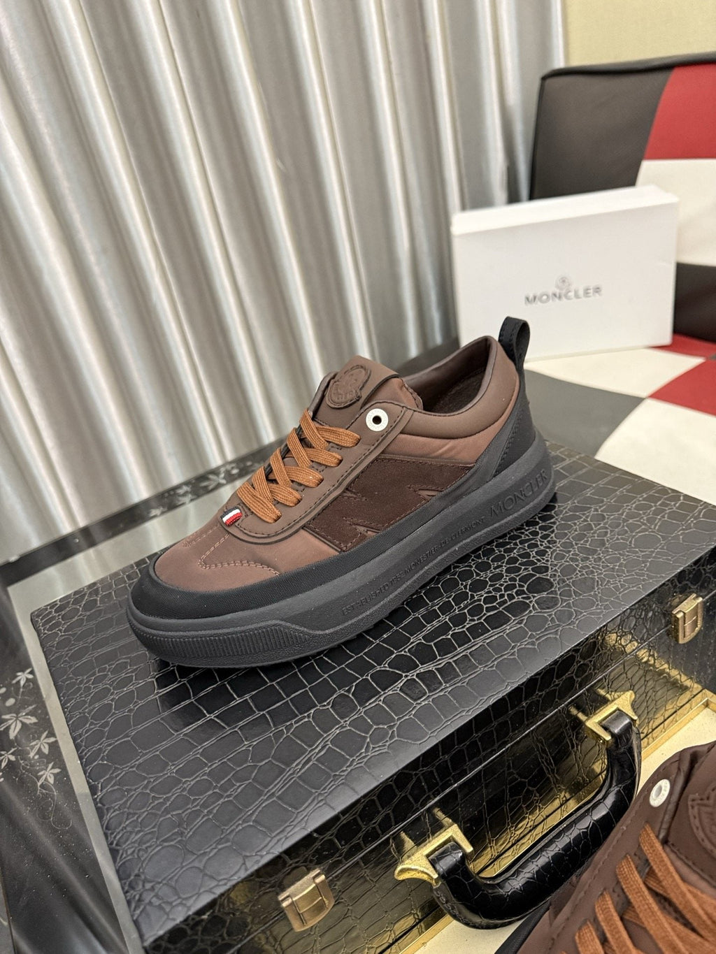 微商相册测试鞋子-Moncler Dark Brown and Black Low-Top Sneakers — hero