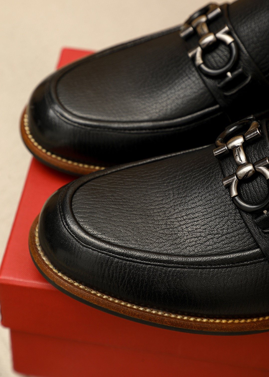 微商相册测试鞋子-Salvatore Ferragamo Black Metal Ornament Loafers — detail