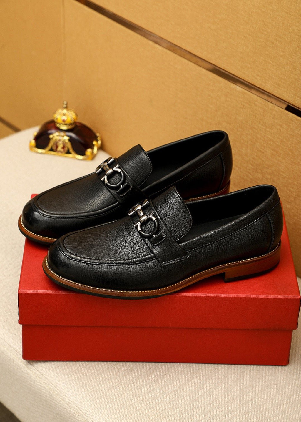 微商相册测试鞋子-Salvatore Ferragamo Black Metal Ornament Loafers — side