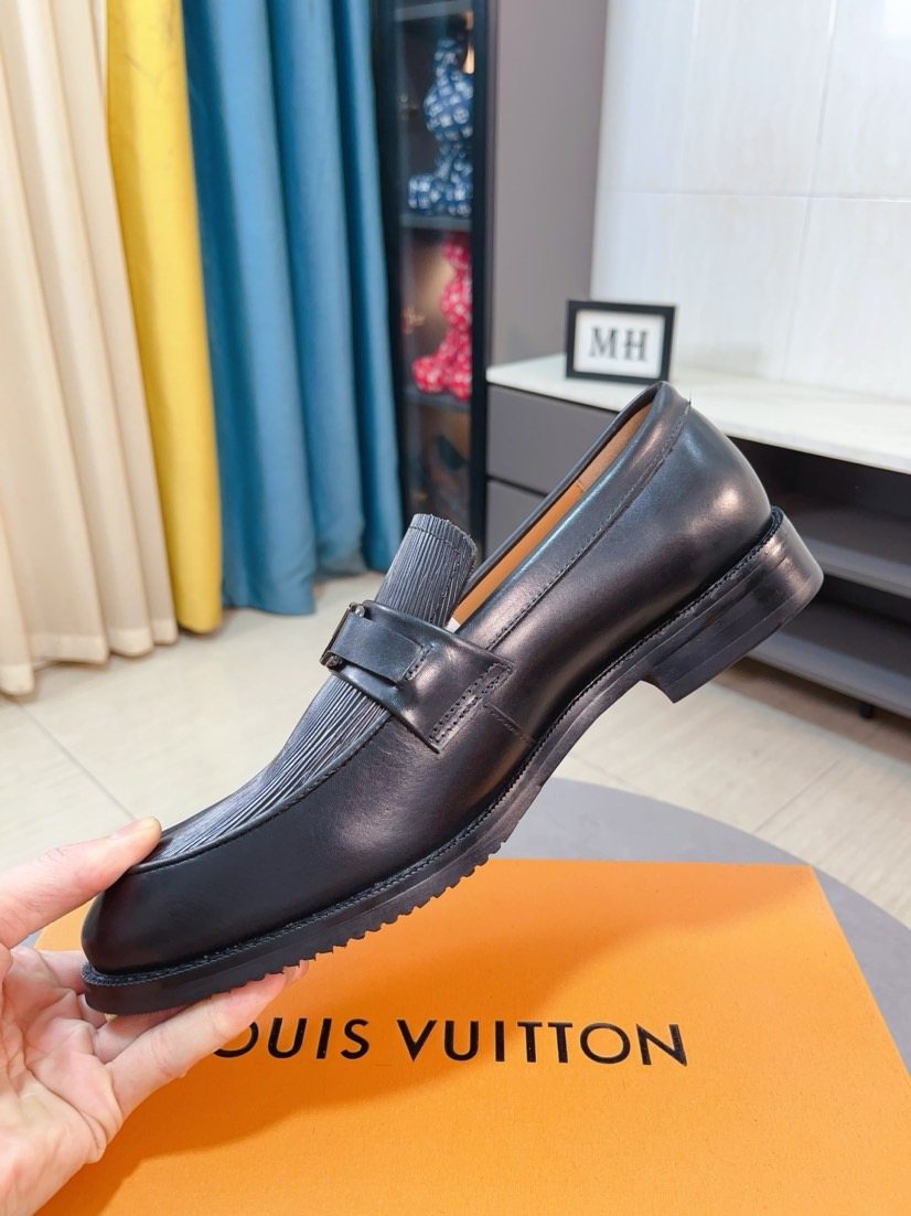Louis Vuitton Black Textured Buckle Loafers — side