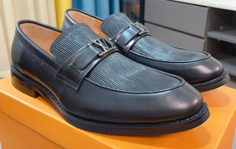 Louis Vuitton Black Textured Buckle Loafers — hero