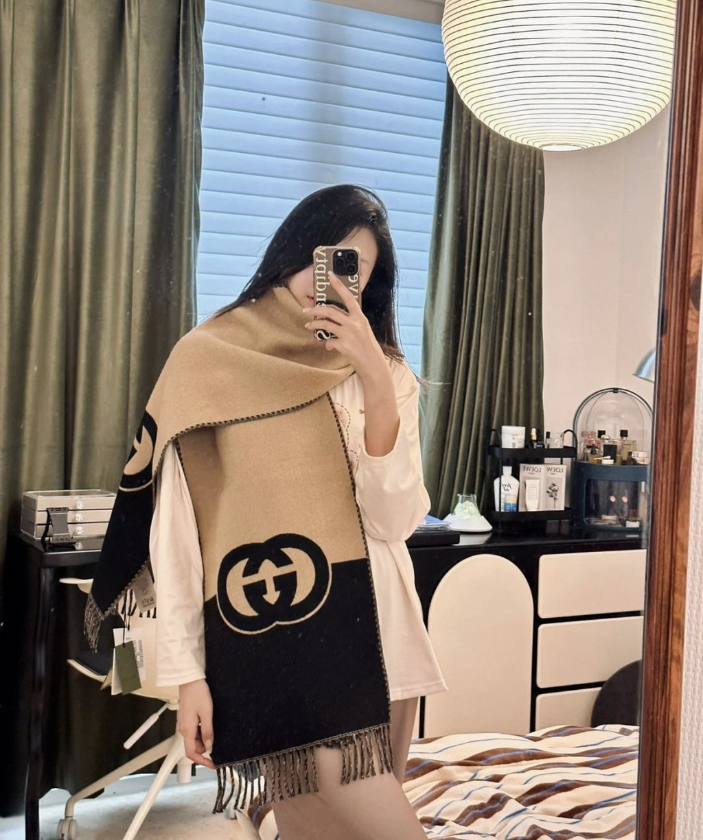 Gucci Black & Beige Fringed Scarf — model