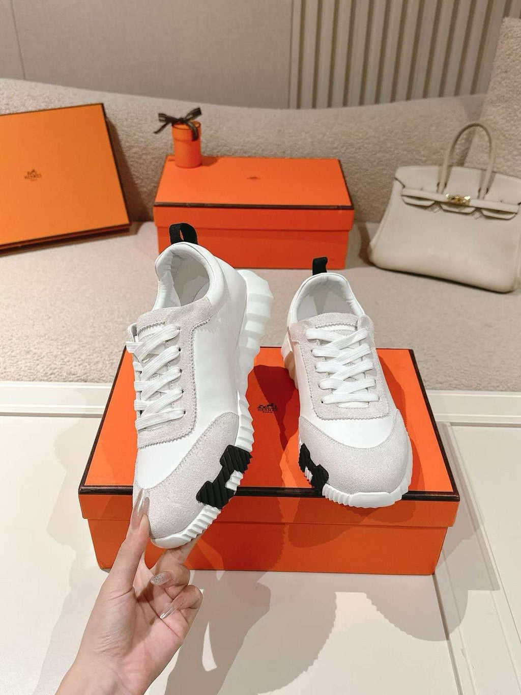 Men’s White and Gray Low-Top Sneakers — model