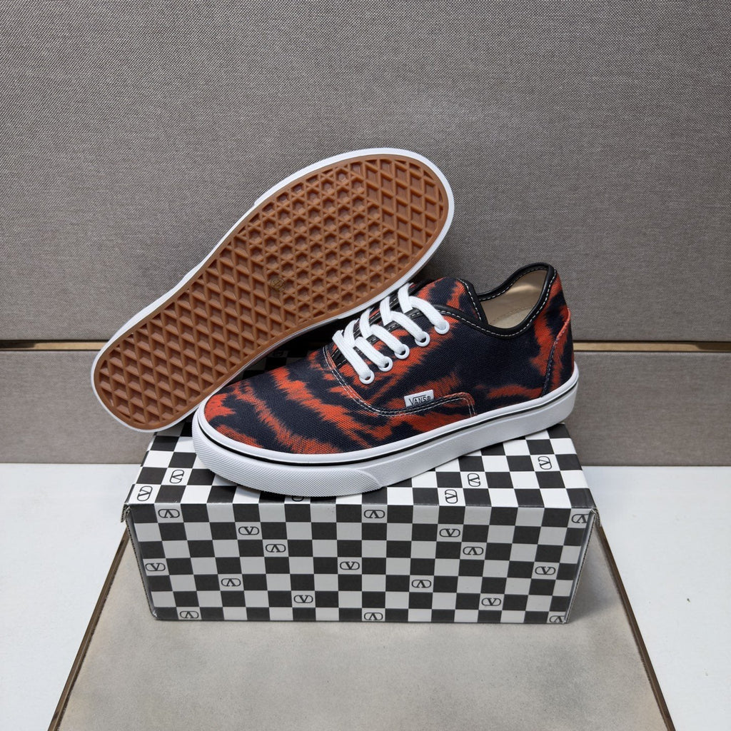 Vans Navy Orange Stripe Low-Top Sneakers — detail