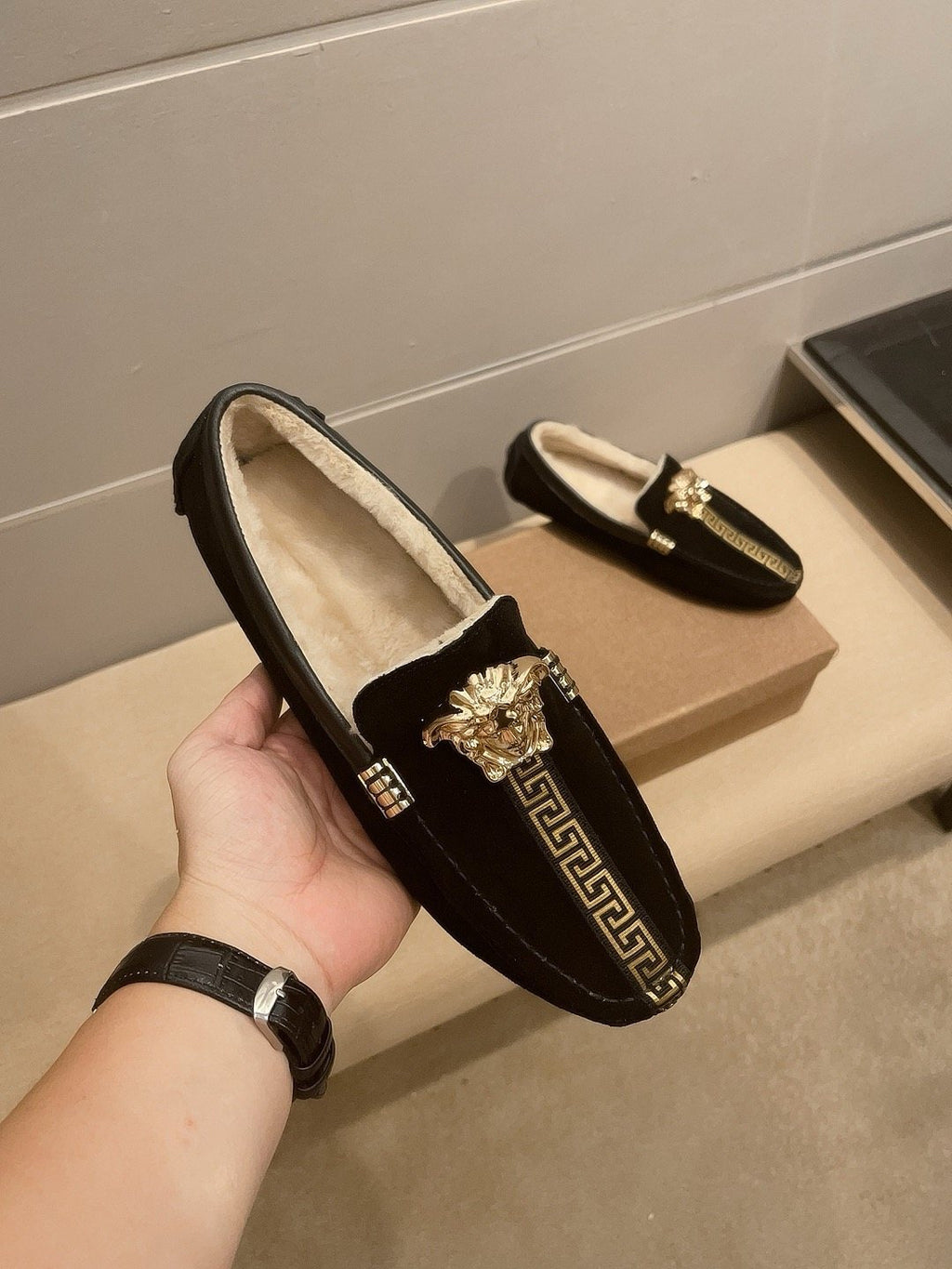 微商相册测试鞋子-Versace Black Gold-Detail Slip-On Shoes — model