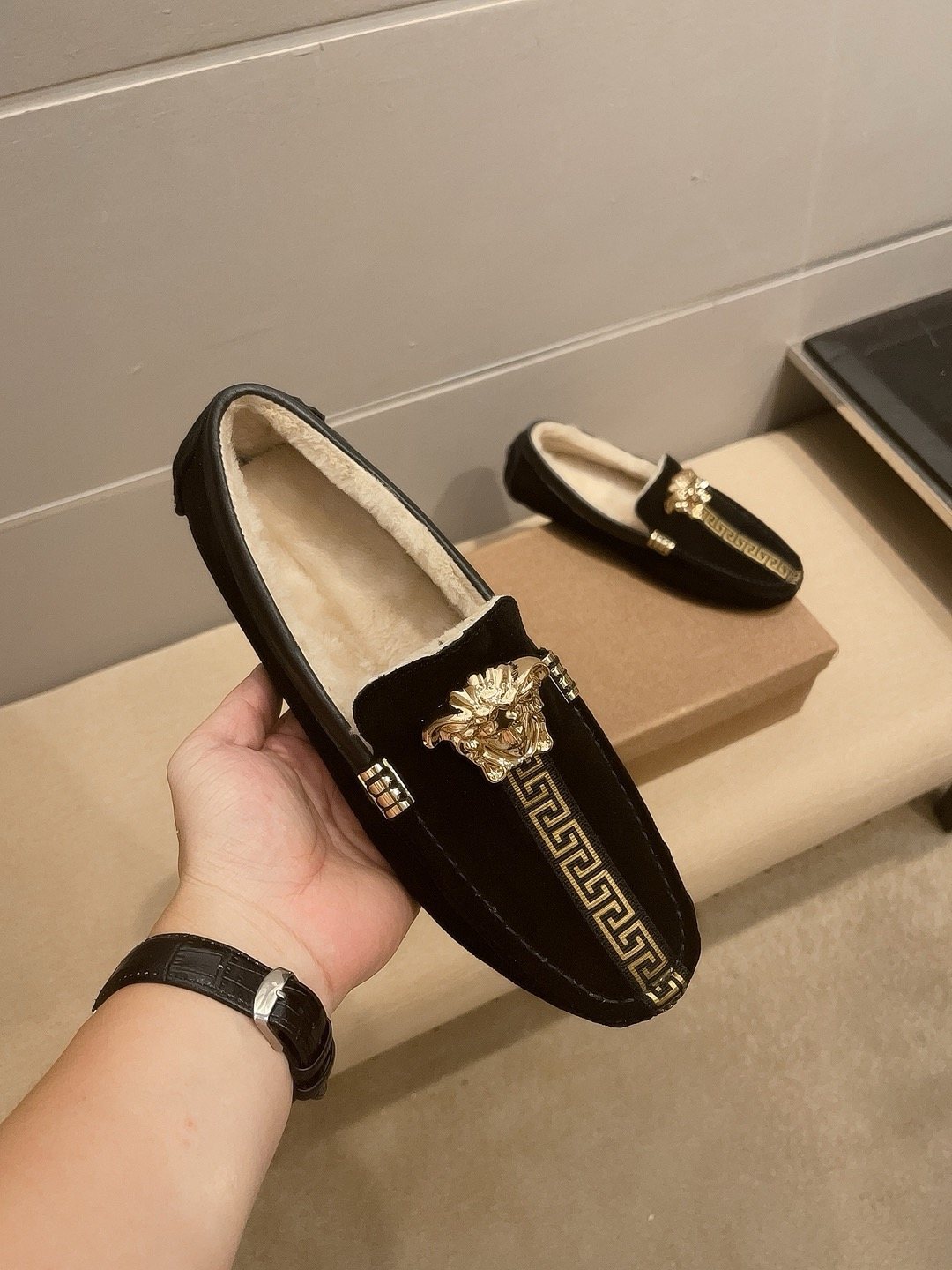 微商相册测试鞋子-Versace Black Gold-Detail Slip-On Shoes — model