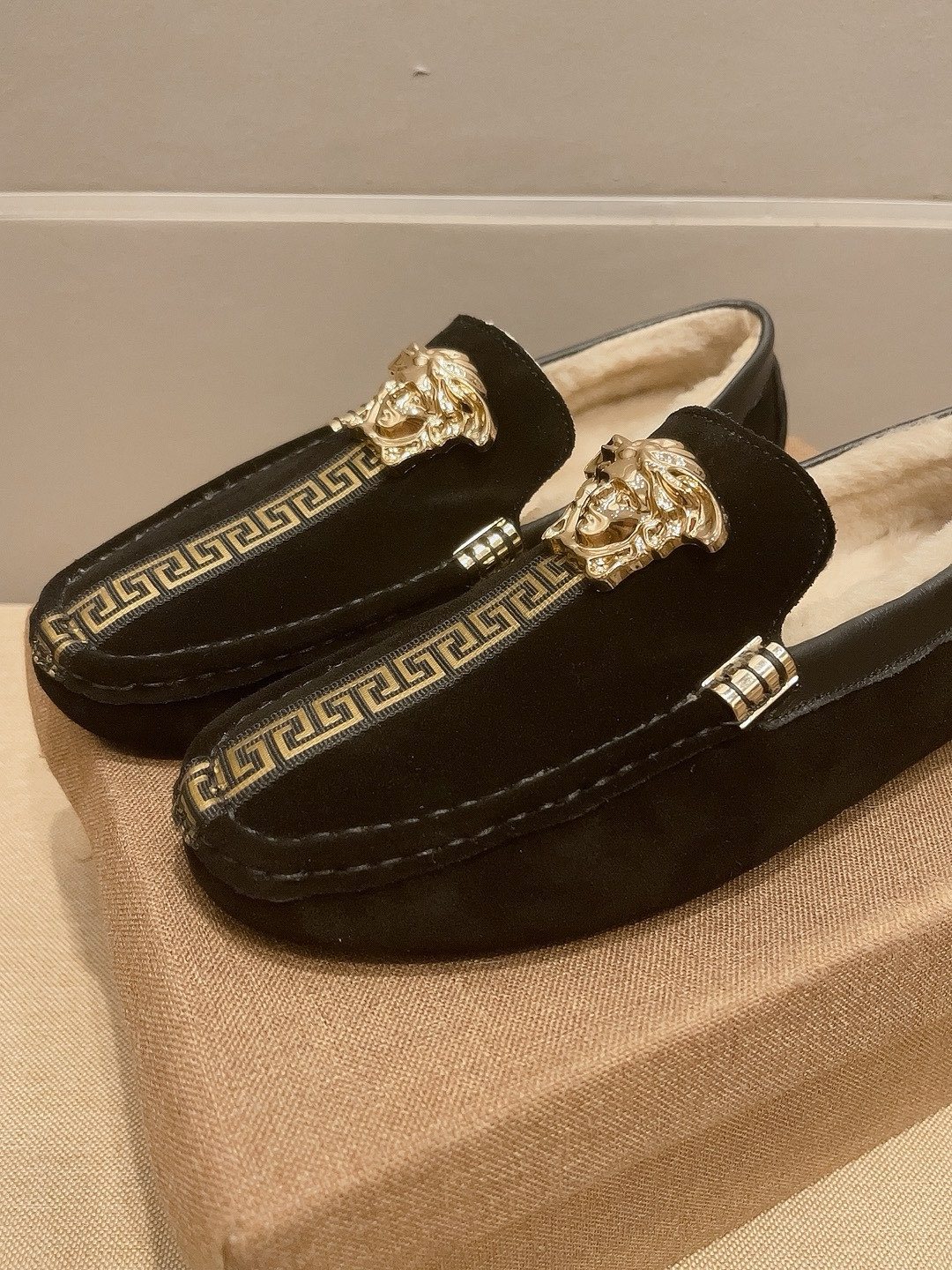 微商相册测试鞋子-Versace Black Gold-Detail Slip-On Shoes — hero