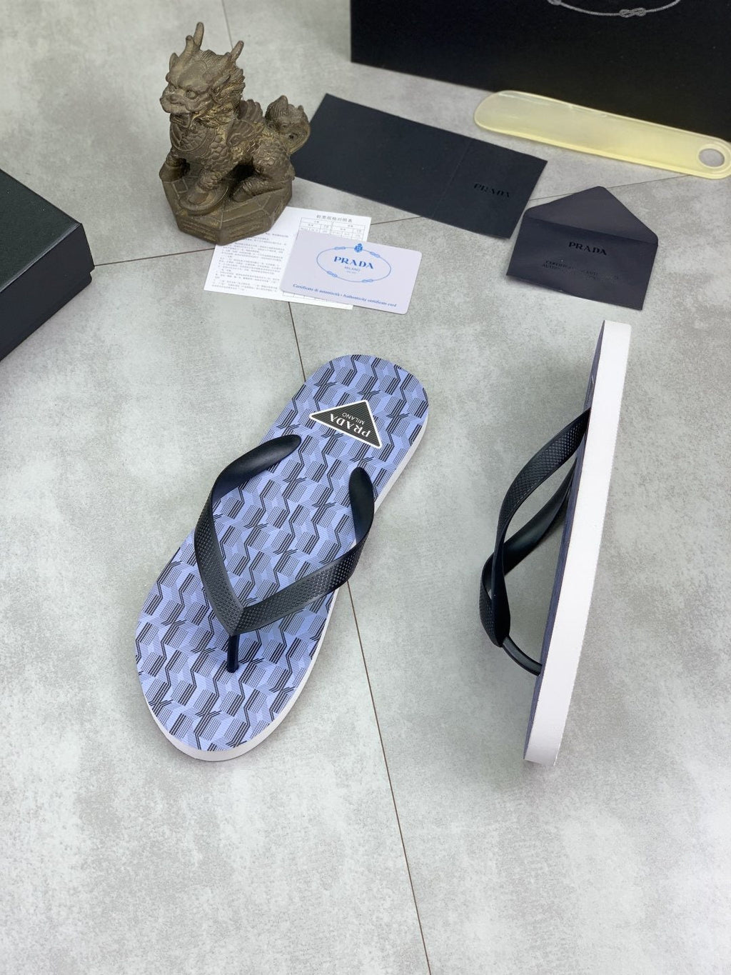 微商相册测试鞋子-Prada Geometric Thong Flip-Flops — side