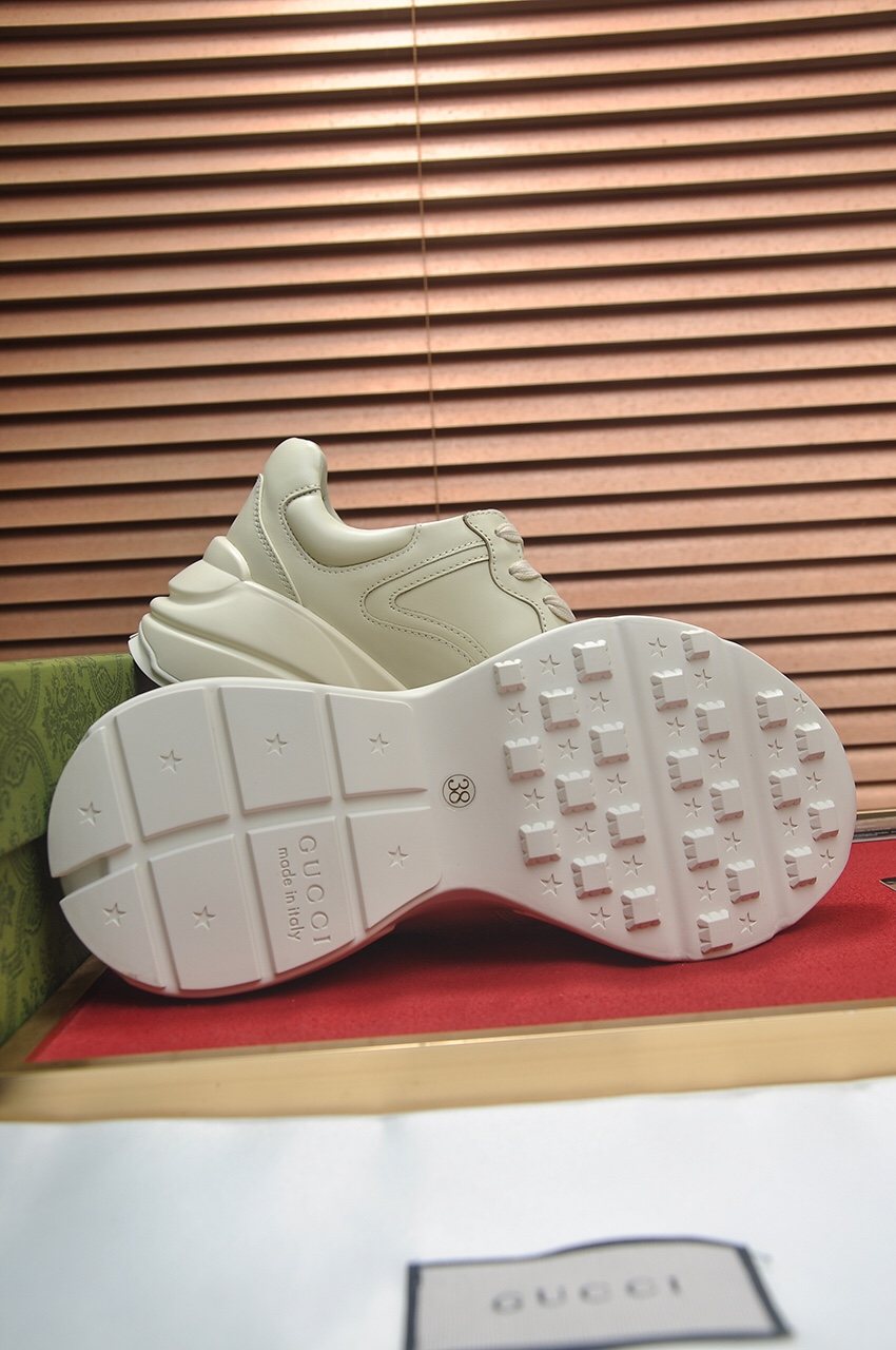 Gucci Off-White Stripe Chunky Sneakers — detail