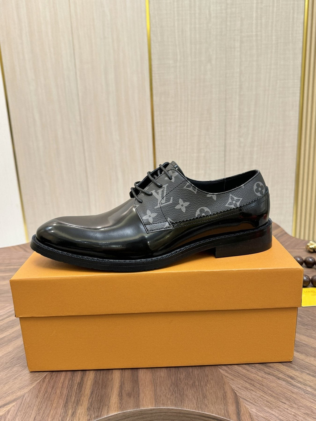 Louis Vuitton Black and Gray Lace-Up Dress Shoes — detail