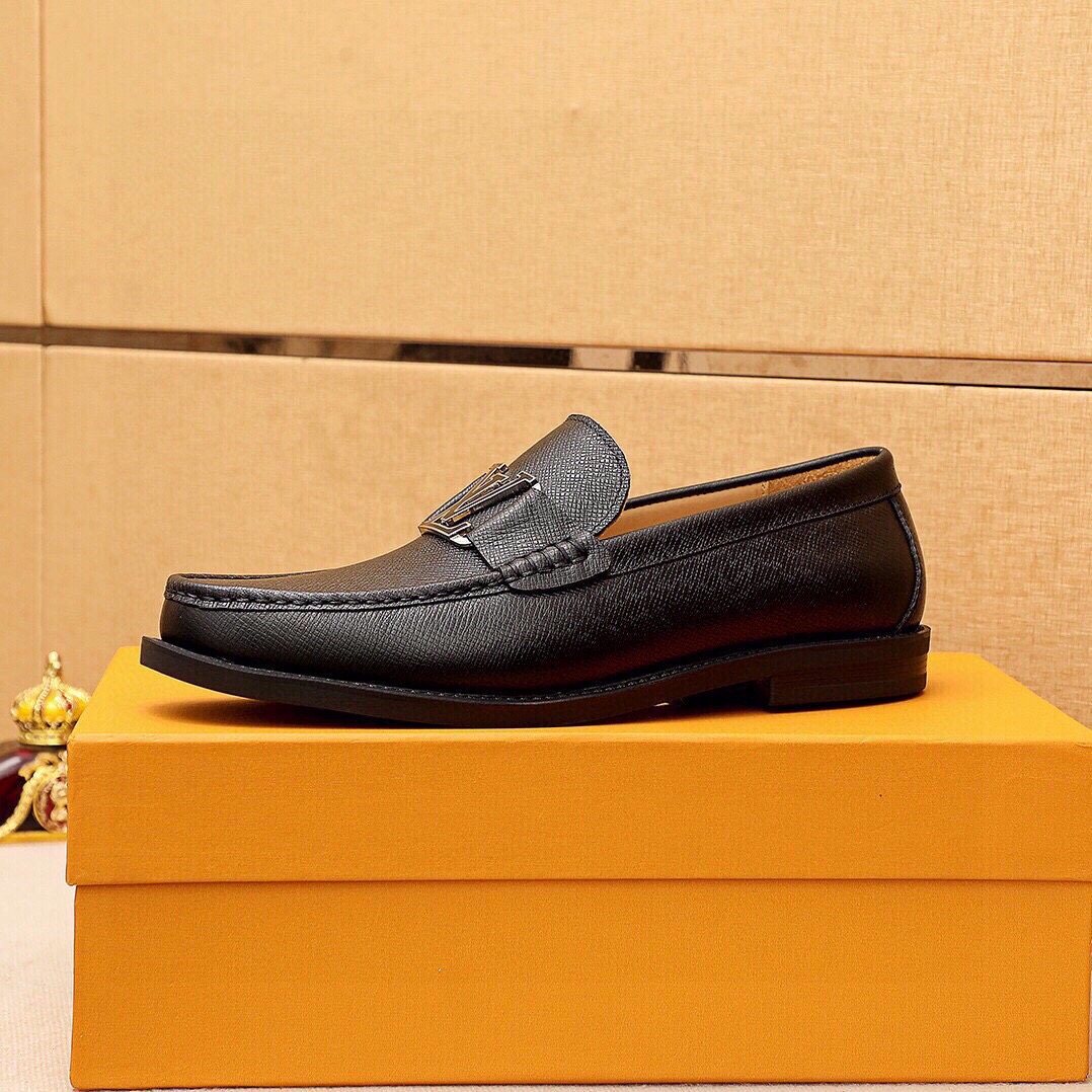微商相册测试鞋子-Louis Vuitton Black Leather Hardware Loafers — side
