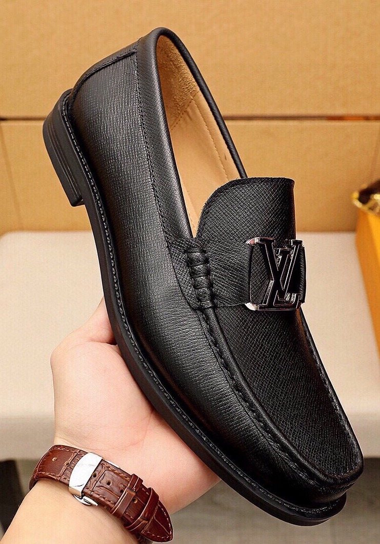 微商相册测试鞋子-Louis Vuitton Black Leather Hardware Loafers — front