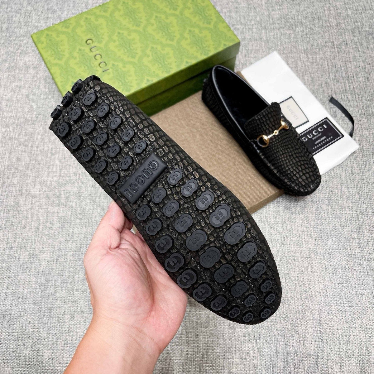 微商相册测试鞋子-Gucci Black Textured Horsebit-Style Loafers — model