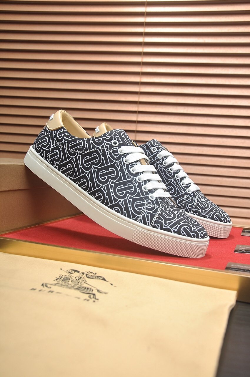Burberry Black & Gray Patterned Low-Top Sneakers — front