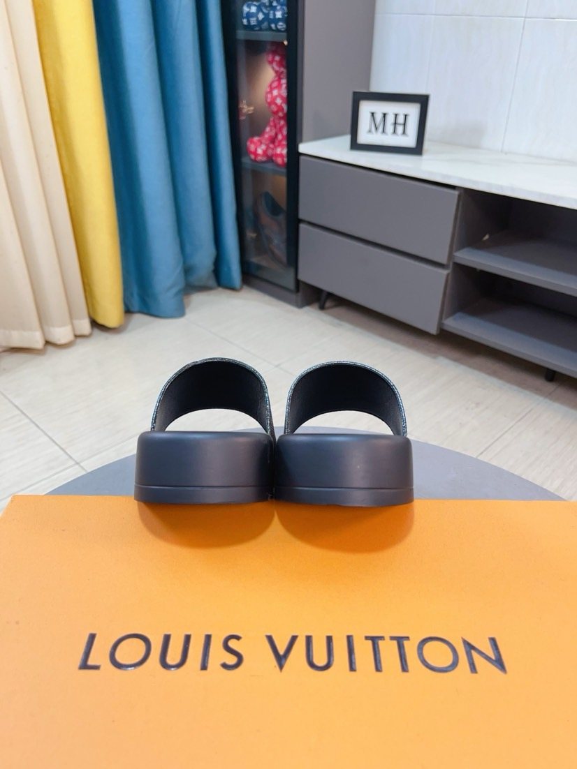 Louis Vuitton Brown and Blue Check Slide Sandals — front