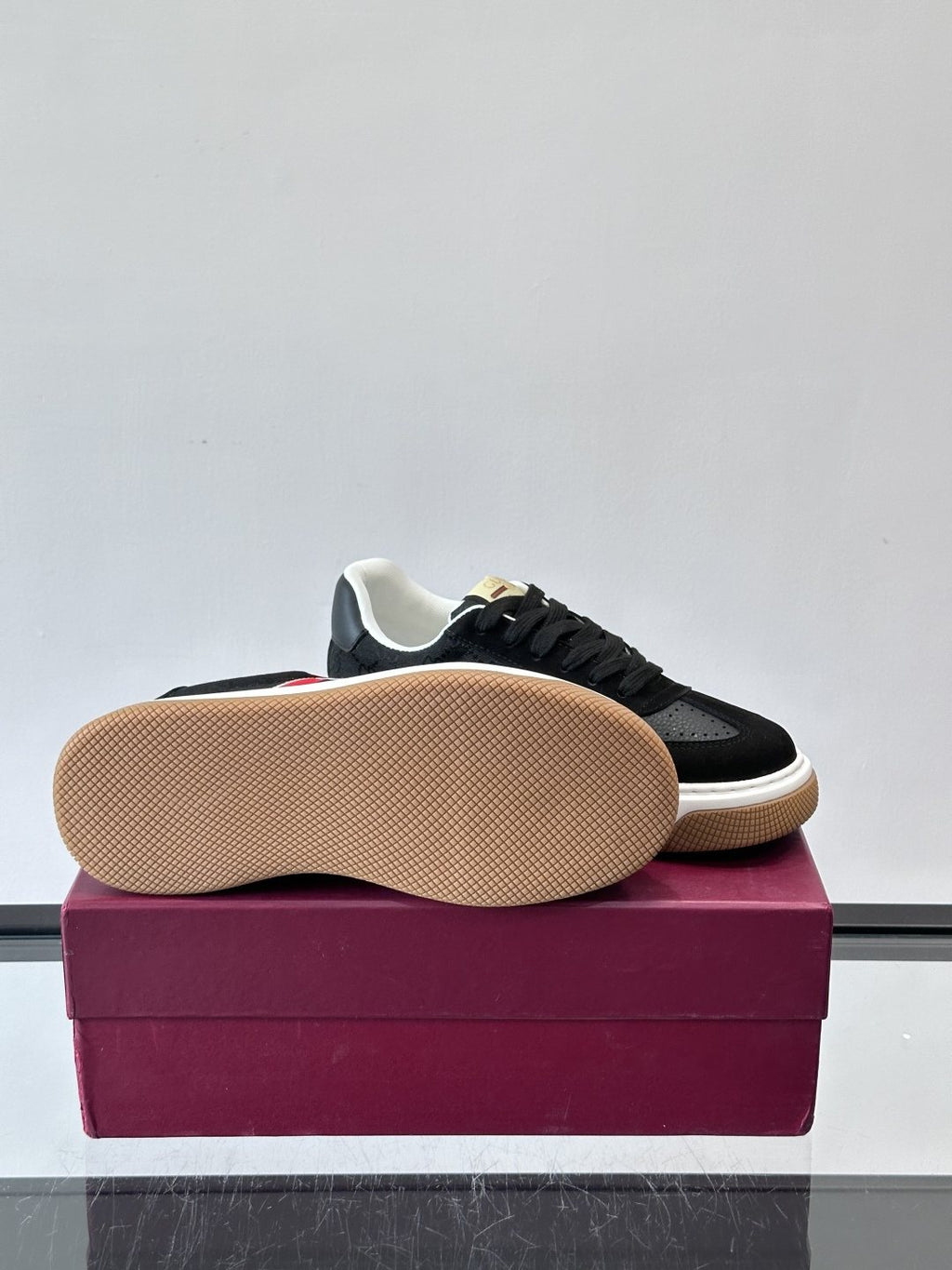 Gucci Black Stripe Sneakers — detail
