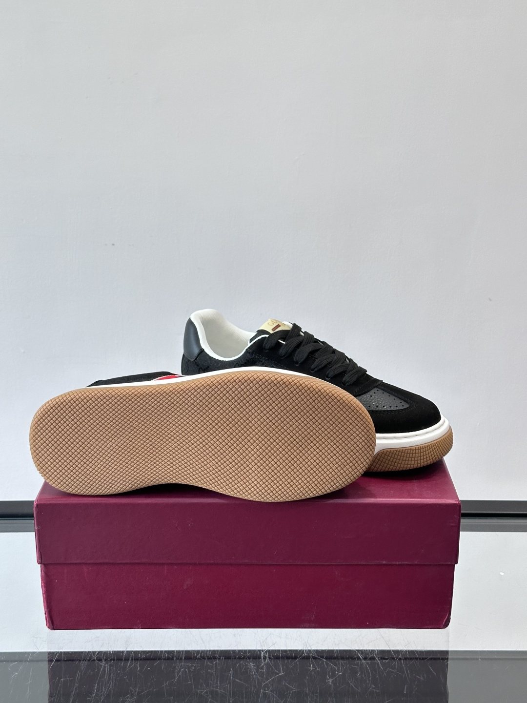 Gucci Black Stripe Sneakers — detail