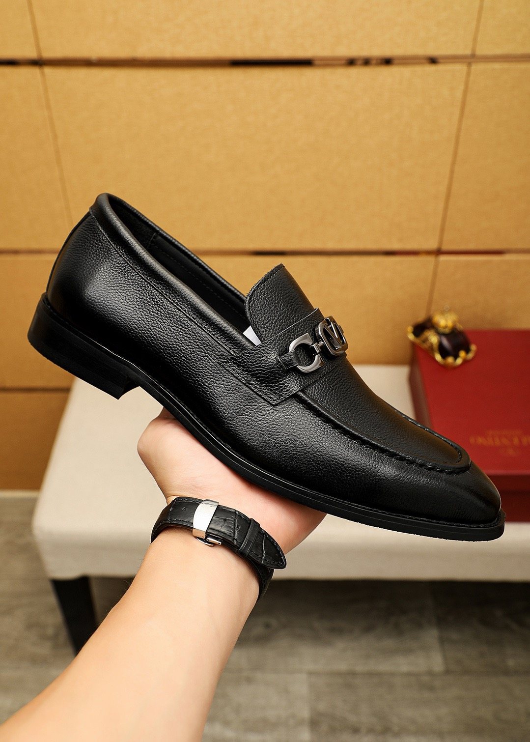 微商相册测试鞋子-Valentino Black Metal-Hardware Loafers — side