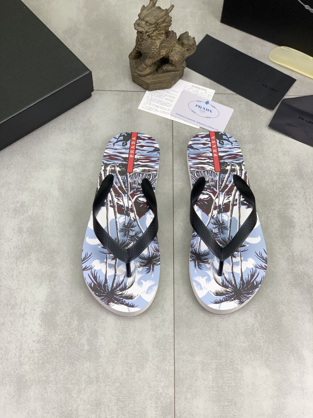 微商相册测试鞋子-Prada Botanical Print Flip-Flops — hero