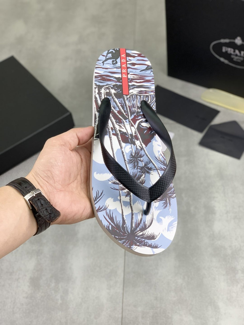 微商相册测试鞋子-Prada Botanical Print Flip-Flops — front