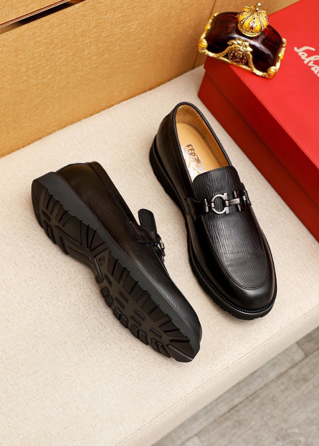 Ferragamo Black Textured Bit Loafers — front