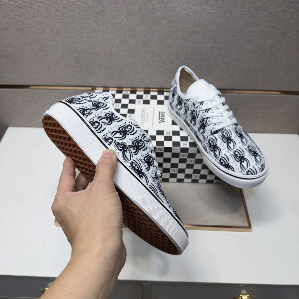Vans Black Graphic Print Low-Top Sneakers — detail