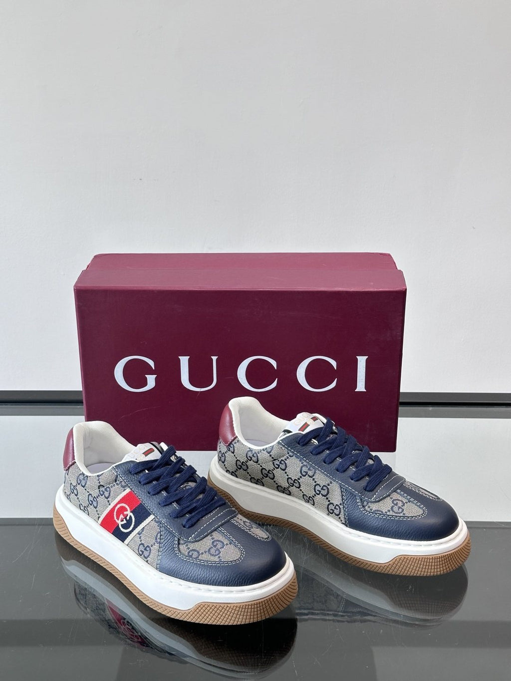 Gucci Navy Monogram Stripe Low-Top Sneakers — front