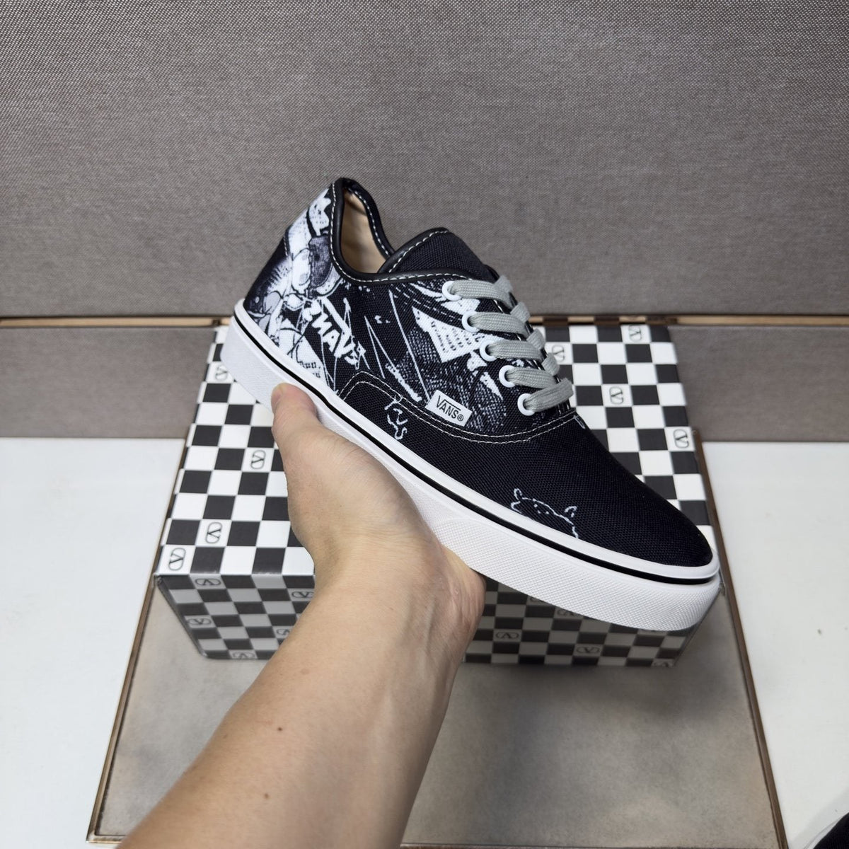 VANS Black Graphic Low-Top Sneakers — model