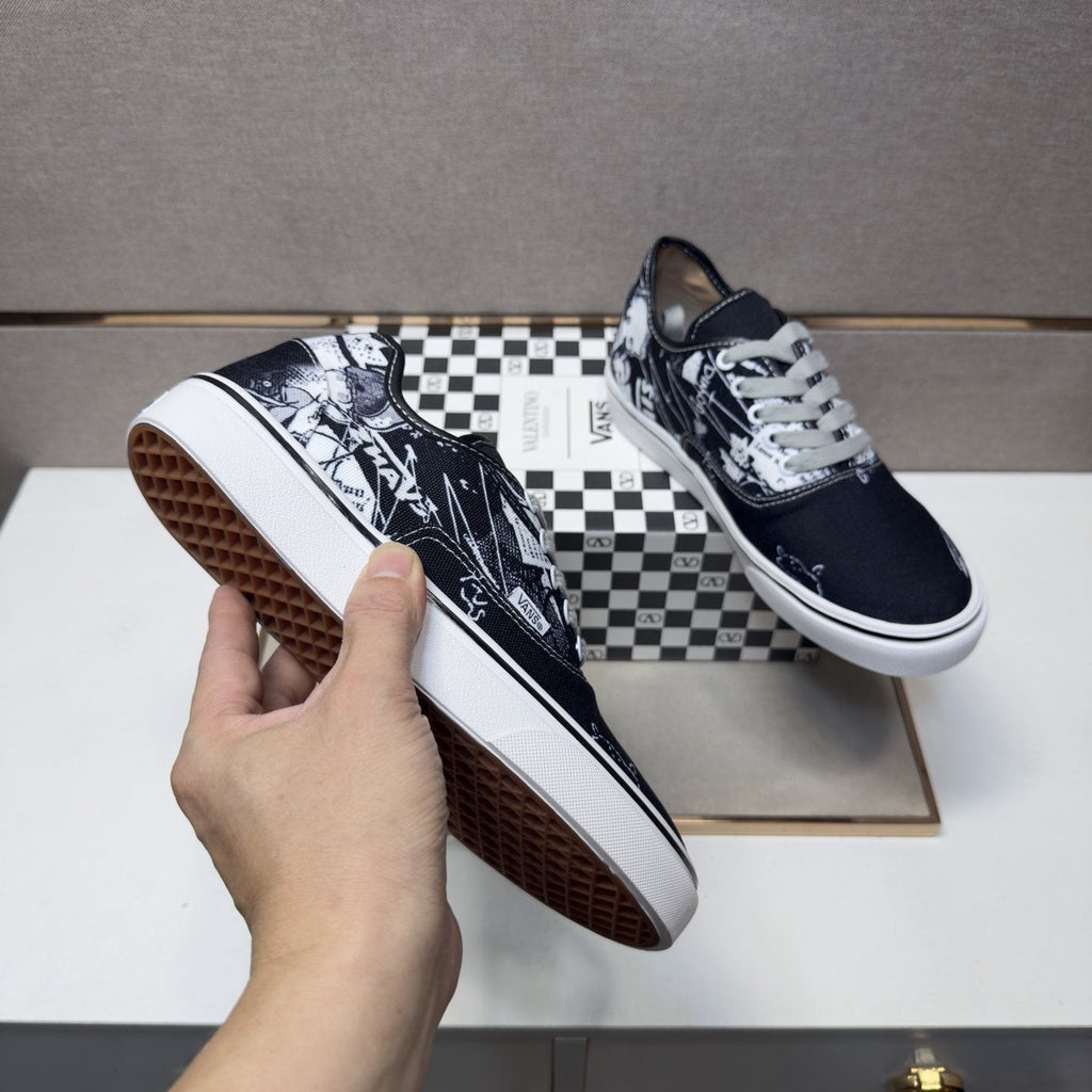VANS Black Graphic Low-Top Sneakers — detail
