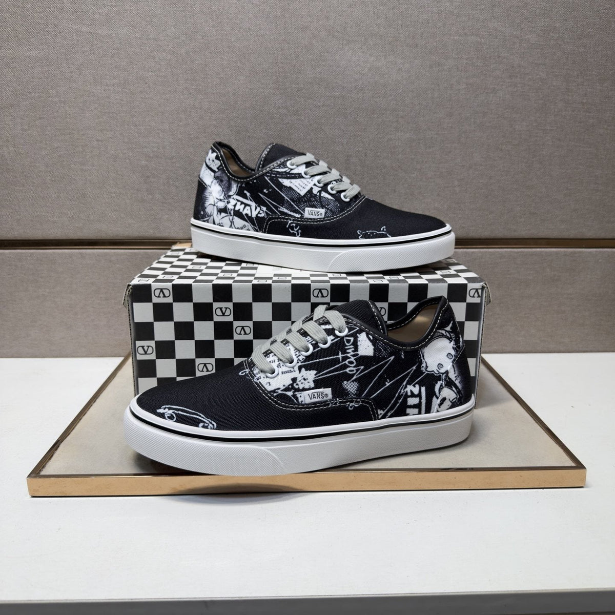 VANS Black Graphic Low-Top Sneakers — front