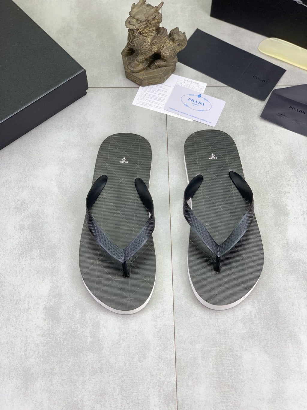 微商相册测试鞋子-Prada Dark Gray and Black Flip-Flops — front