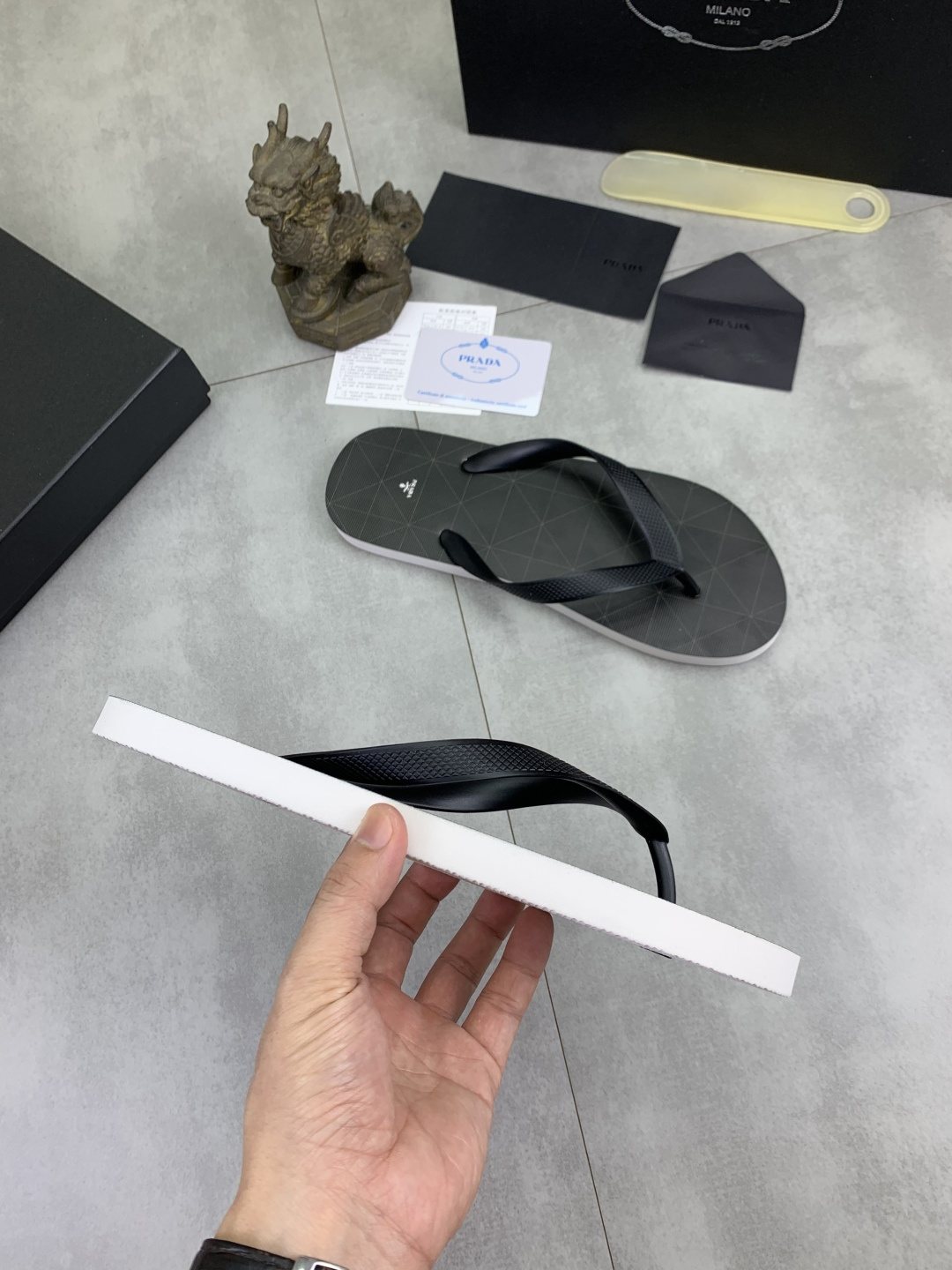 微商相册测试鞋子-Prada Dark Gray and Black Flip-Flops — side