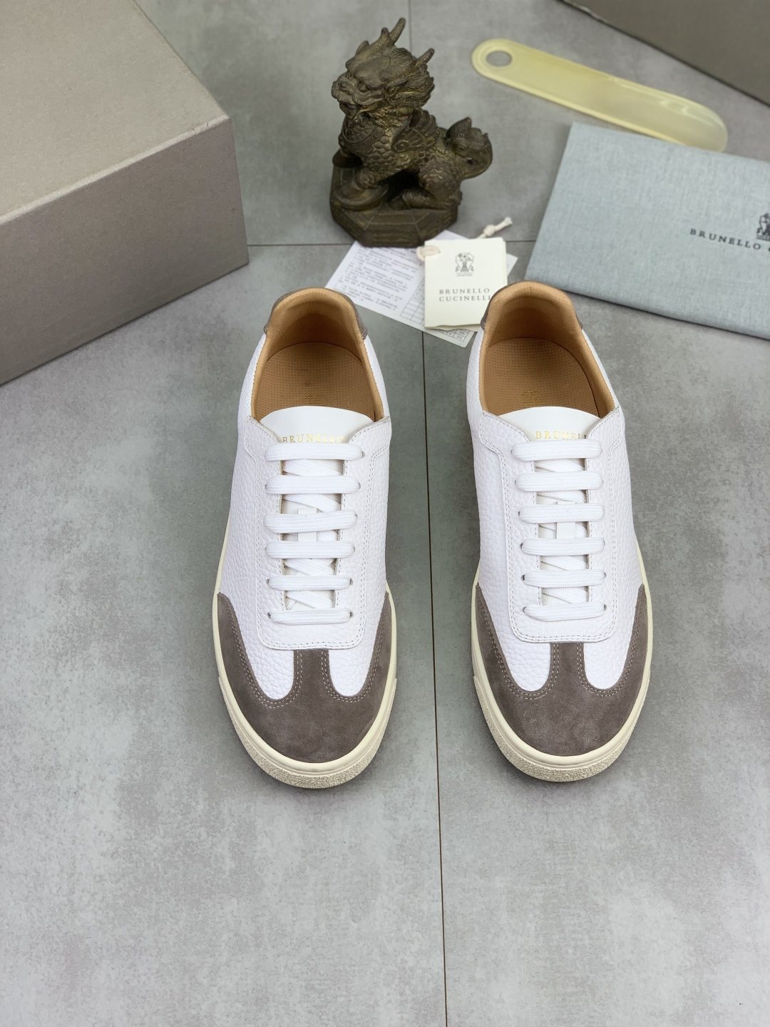 微商相册测试鞋子-Brunello Cucinelli White and Taupe Low-Top Sneakers — front