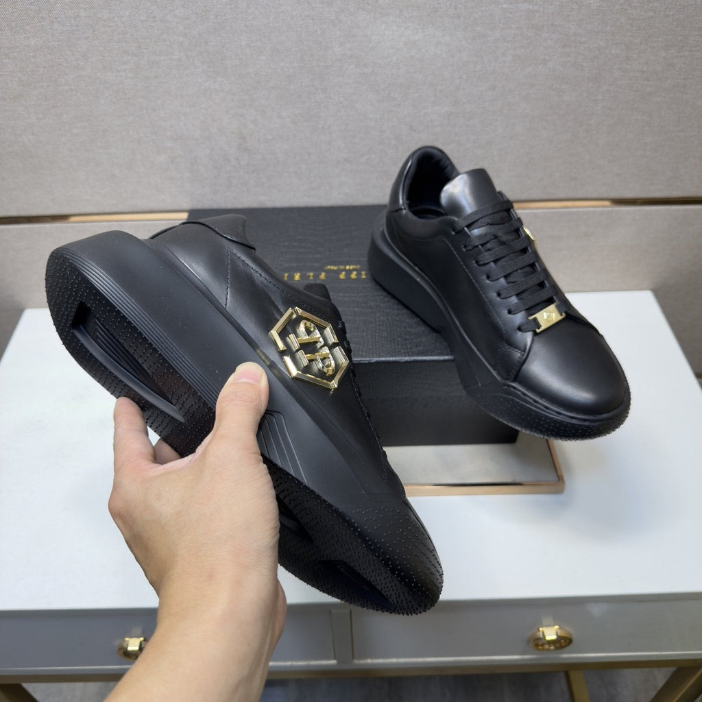 Philipp Plein Black Gold-Accent Sneakers — detail