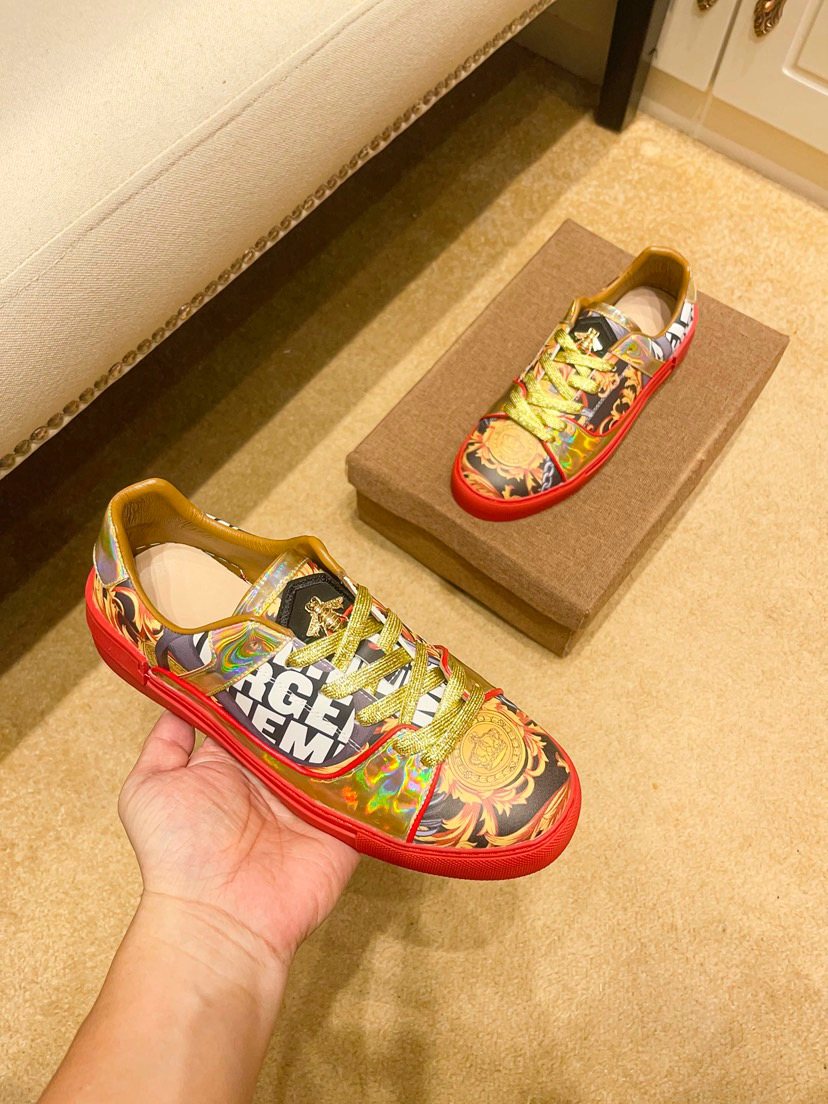 Yellow Graphic Print Low-Top Sneakers — model