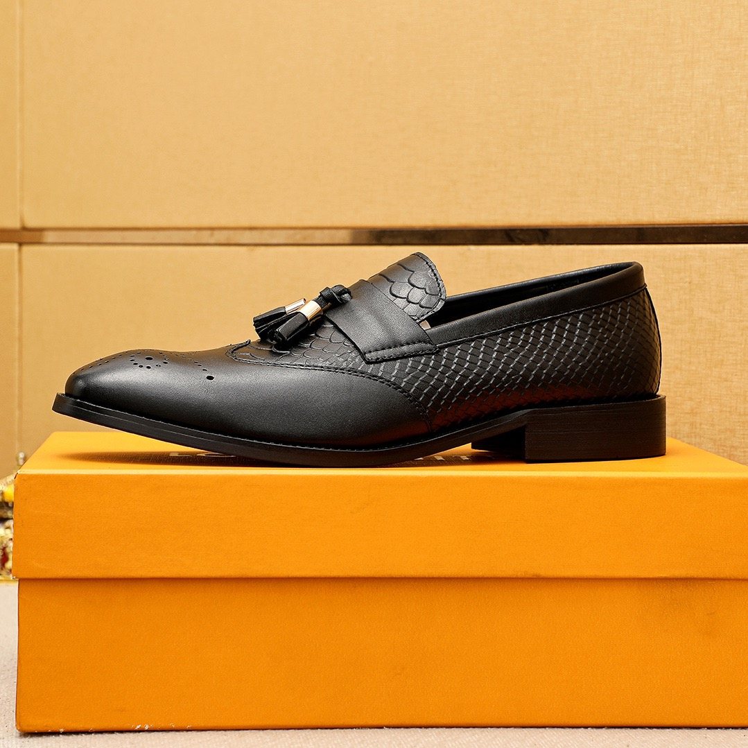 Louis Vuitton Black Textured Tassel Loafers — detail