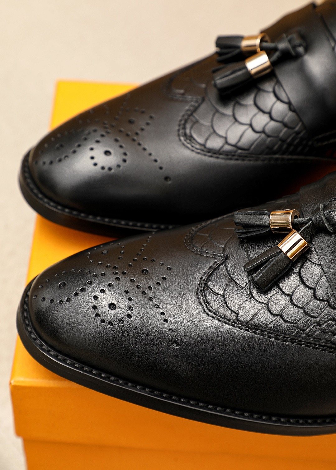 Louis Vuitton Black Textured Tassel Loafers — detail
