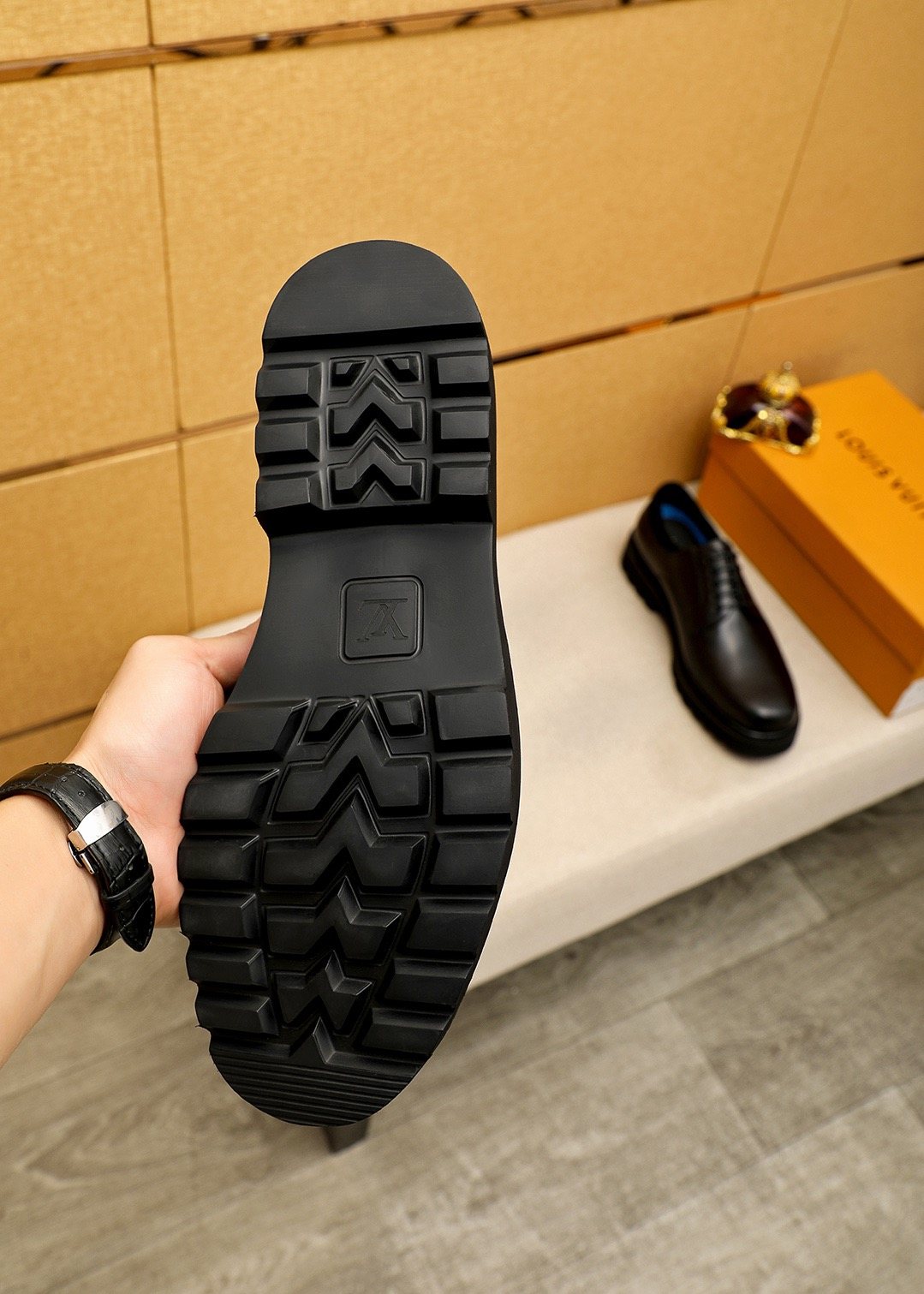 Louis Vuitton Black Lace-Up Business Shoes — detail