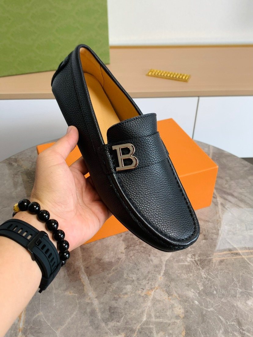Black Textured Hardware Loafers — model