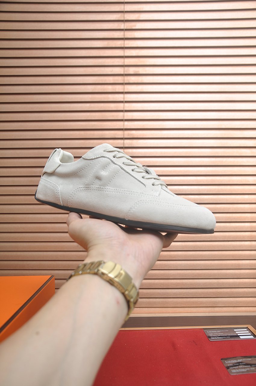 Hermès Off-White Low-Top Sneakers — side