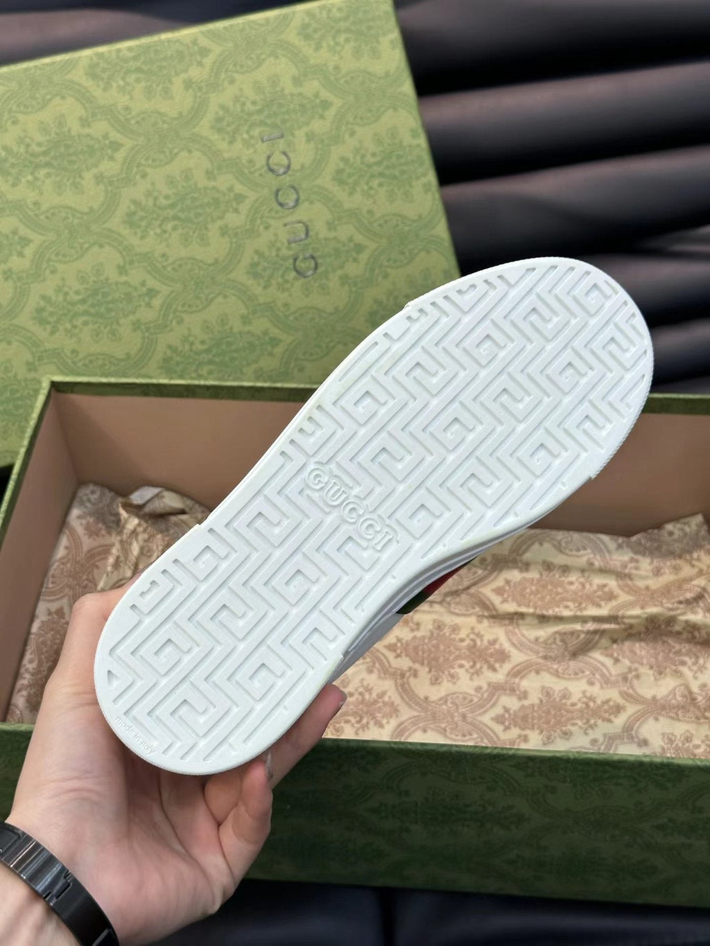 Gucci White Stripe Bee Low-Top Sneakers — detail
