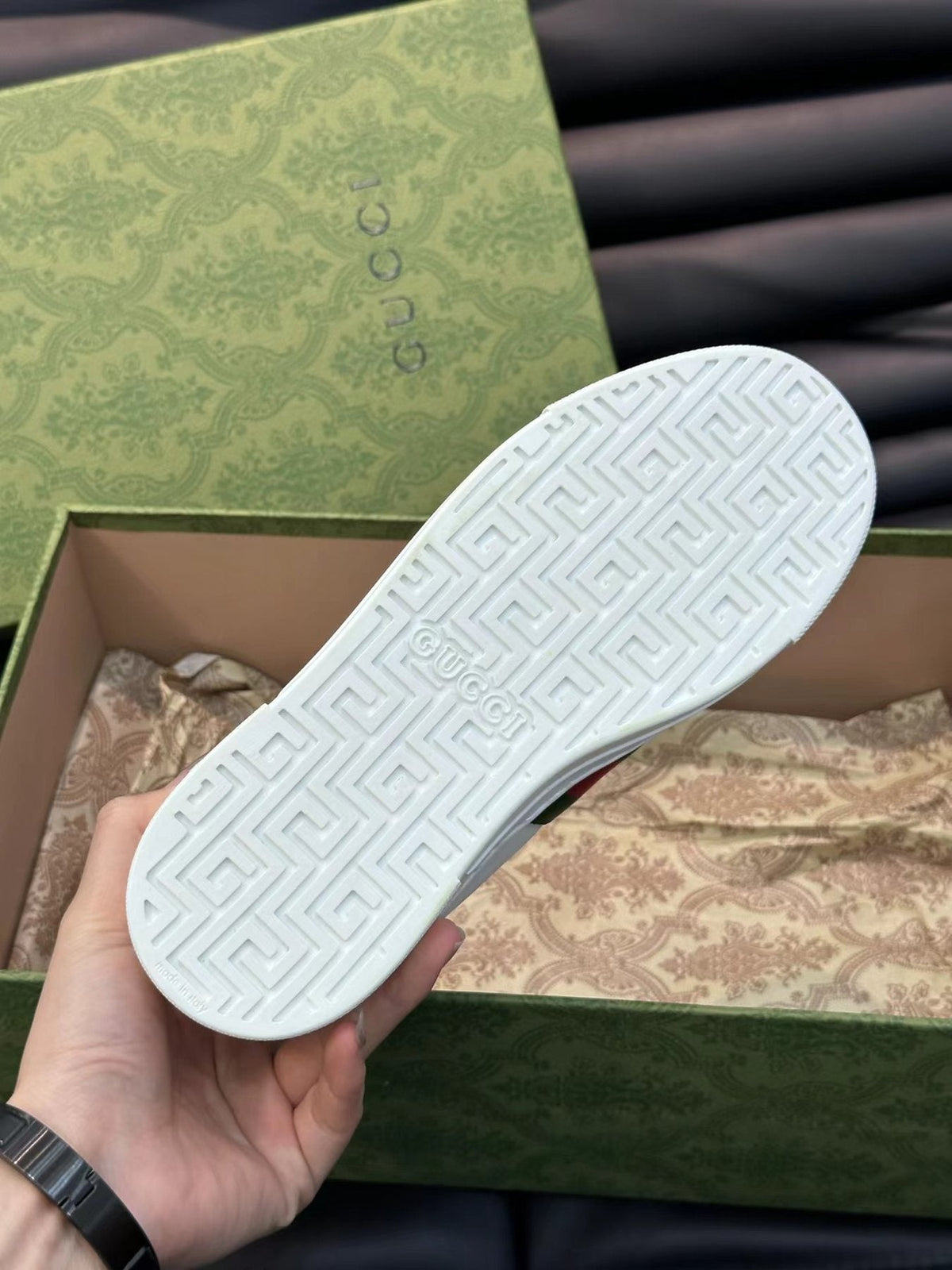 Gucci White Stripe Bee Low-Top Sneakers — detail
