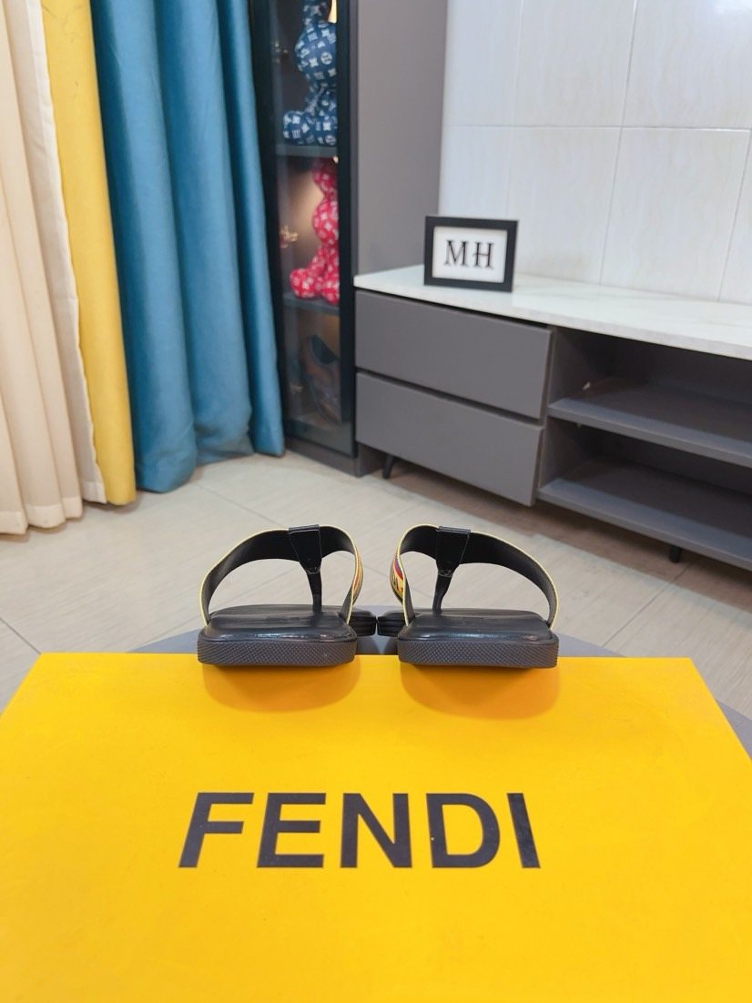 FENDI Multicolor Strap Thong Sandals — front
