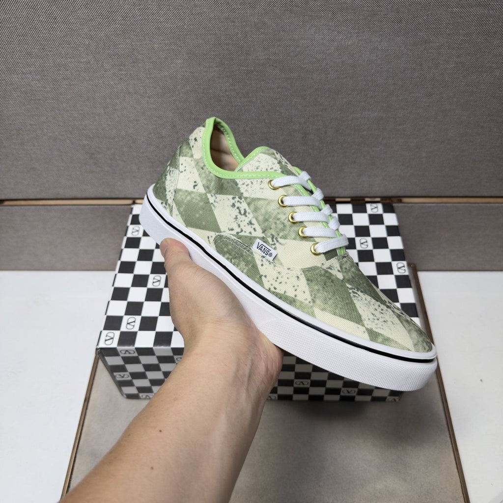 Vans Green Camouflage Low-Top Sneakers — model
