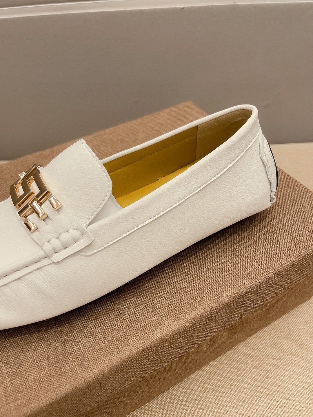 Versace Cream White Gold-Tone Loafers — detail