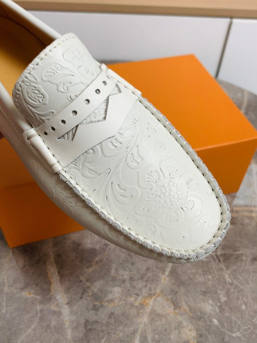 Louis Vuitton White Leather Moc-Toe Loafers — detail