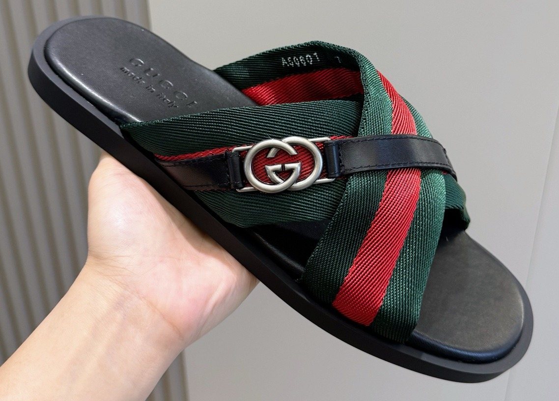 Gucci Green and Red Strap Sandals — front