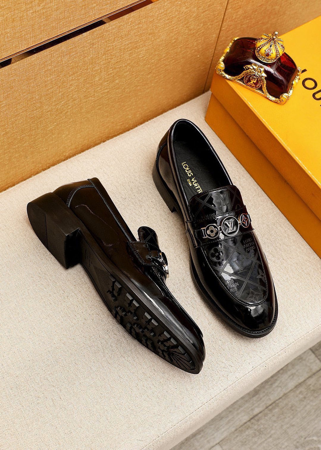 微商相册测试鞋子-Louis Vuitton Black Embossed Buckle Slip-On Shoes — front