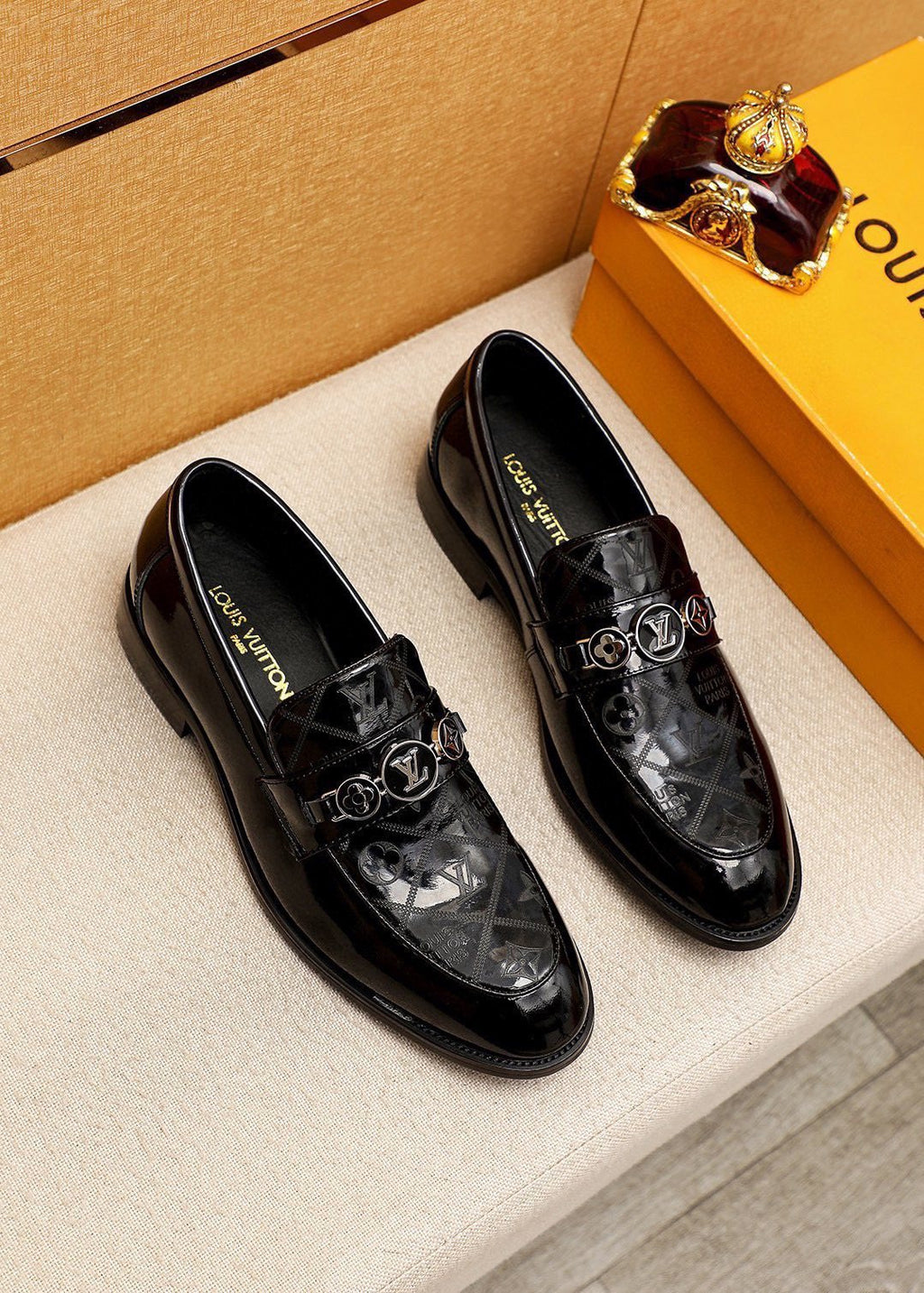 微商相册测试鞋子-Louis Vuitton Black Embossed Buckle Slip-On Shoes — front